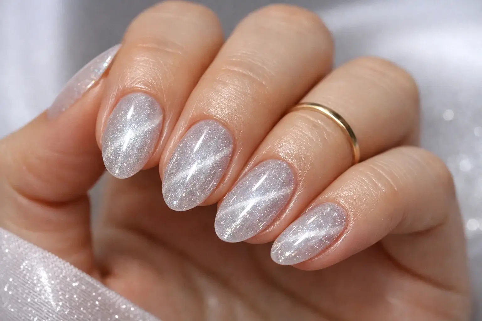 Glass Cat Eye Gel Nails