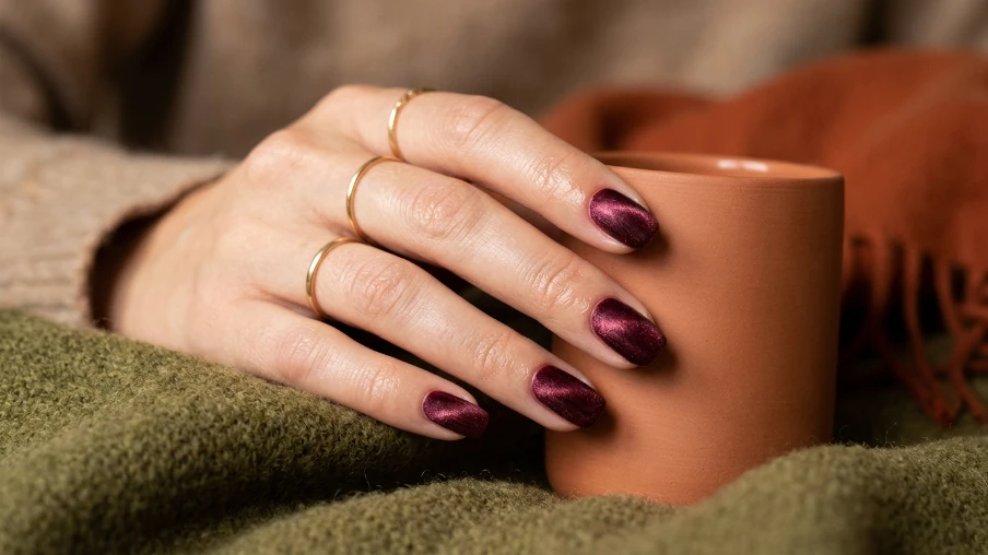 Velvet Cat Eye Nails