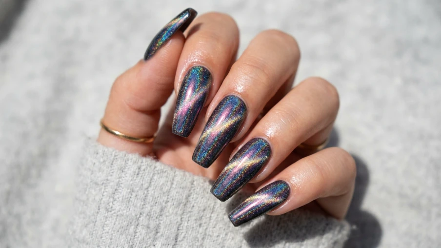 Holographic Cat Eye Nails