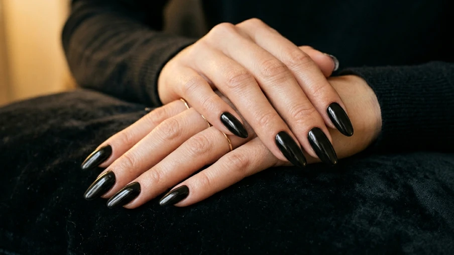 Classy Black Nails Done Right