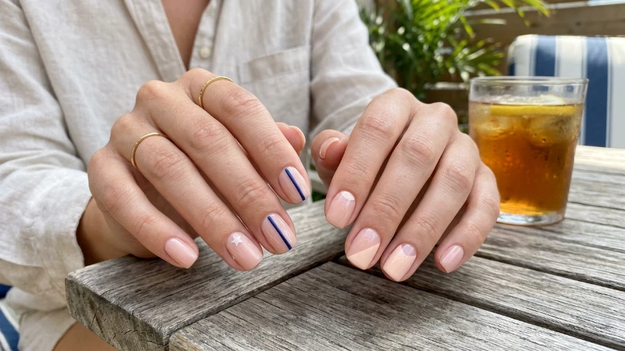Minimalist Summer Nails